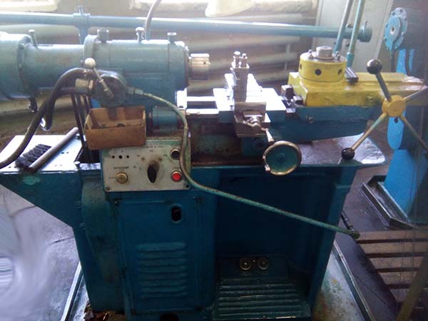 1Б318 фото токарного токарно-револьверного верстата